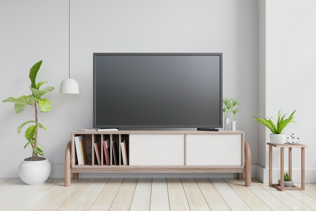 Dlaczego warto zainwestować w stolik pod TV z naturalnego drewna?